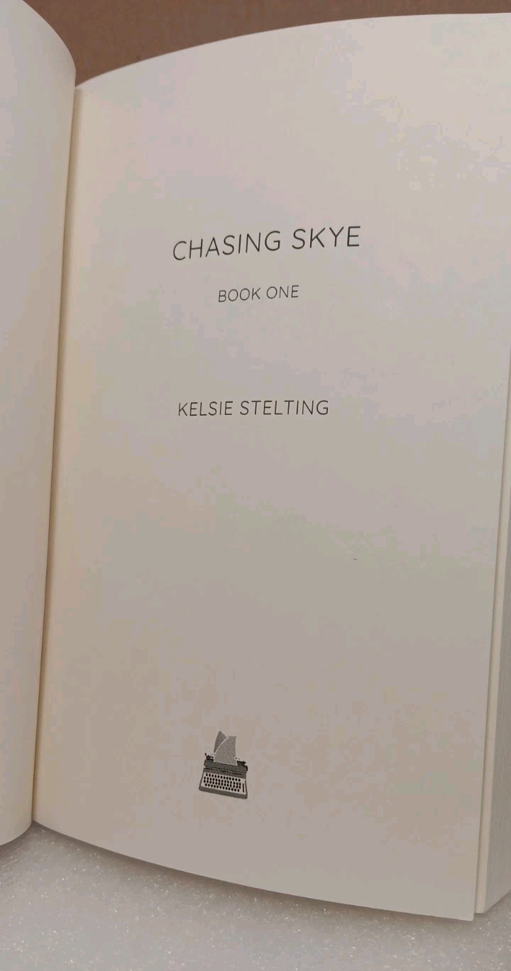 Kelsie Stelting – Chasing Skye, Signed, Bookworm Box Edition, Paperback, READ