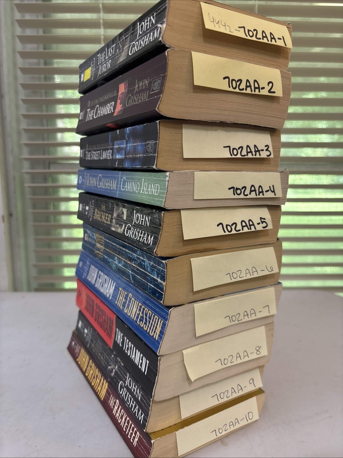 Lot of 10 – John Grisham – Mass paperback books – FREE SHIPPING