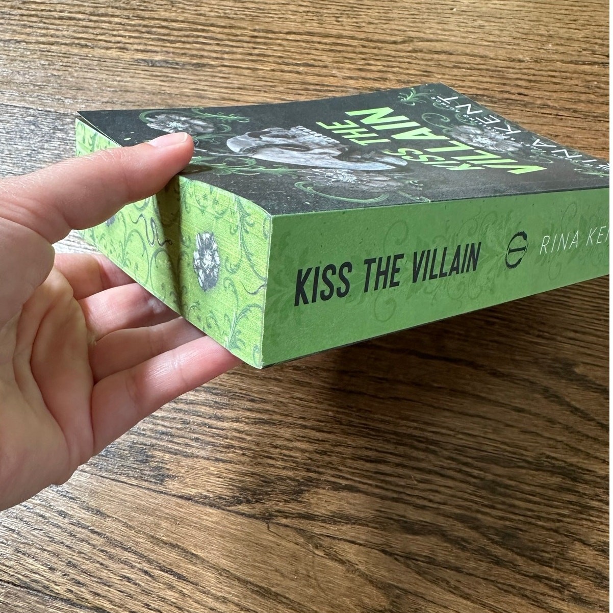 Kiss The Villain By Rina Kent Deluxe Paperback W/ Sprayed Edges