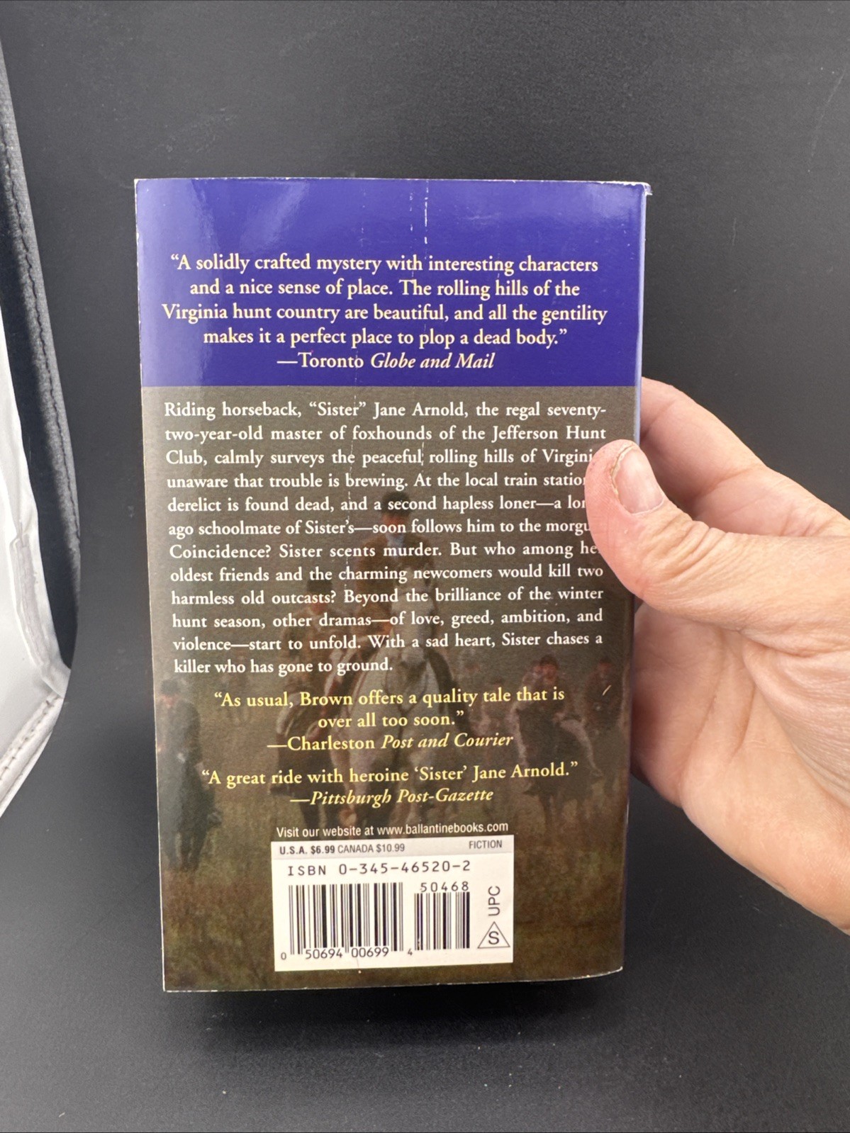 Full Cry: A Novel (Sister Jane) – Mass Market Paperback – VERY GOOD