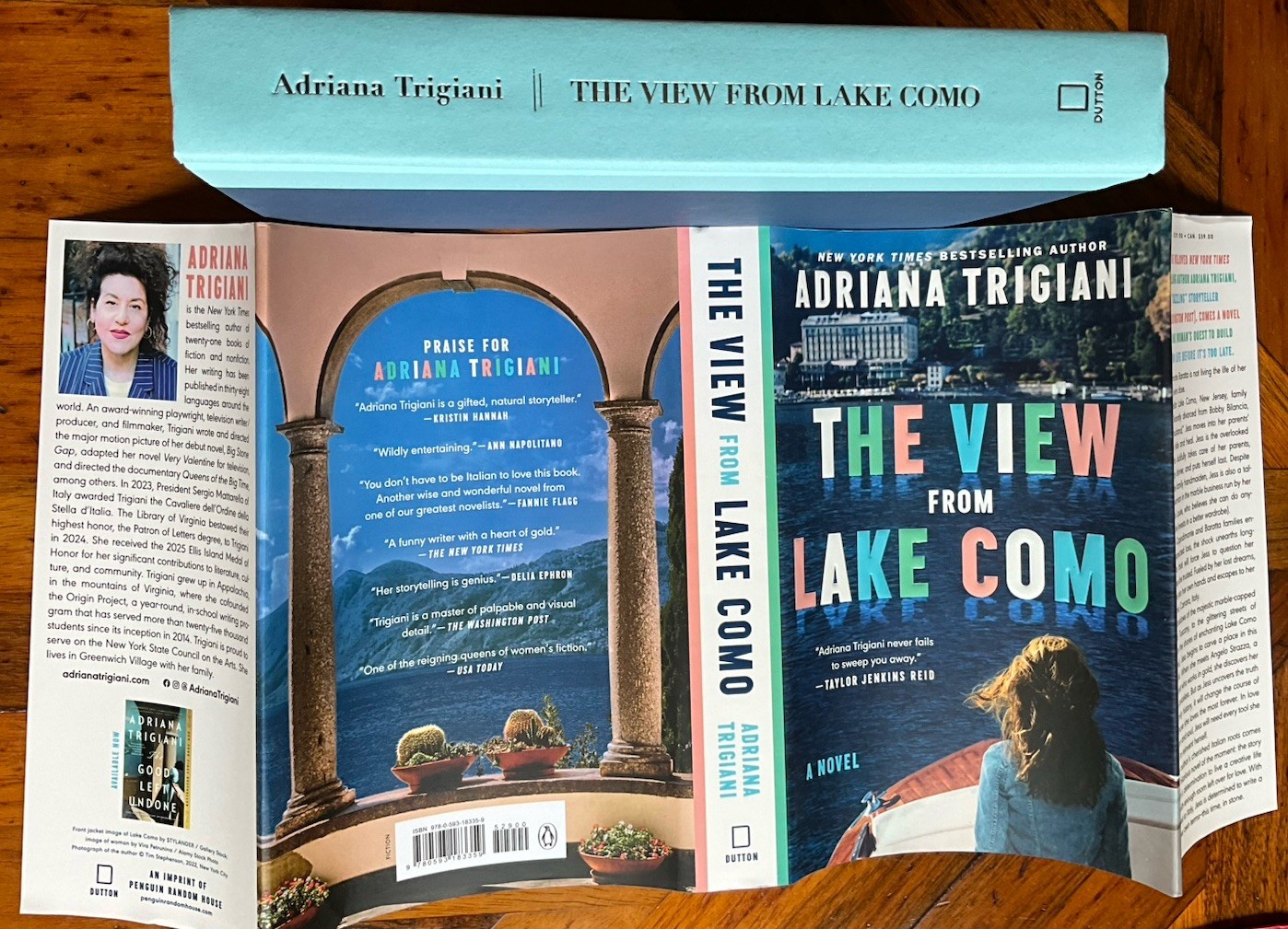 Adriana Trigiani- THE VIEW FROM LAKE COMO -SIGNED 1st/1st HC/DJ 2025 Unread