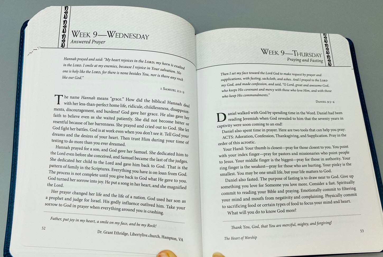 The Heart Of Worship My Daily Devotional (men) 2019 Thomas￼ Nelson Blue Leather