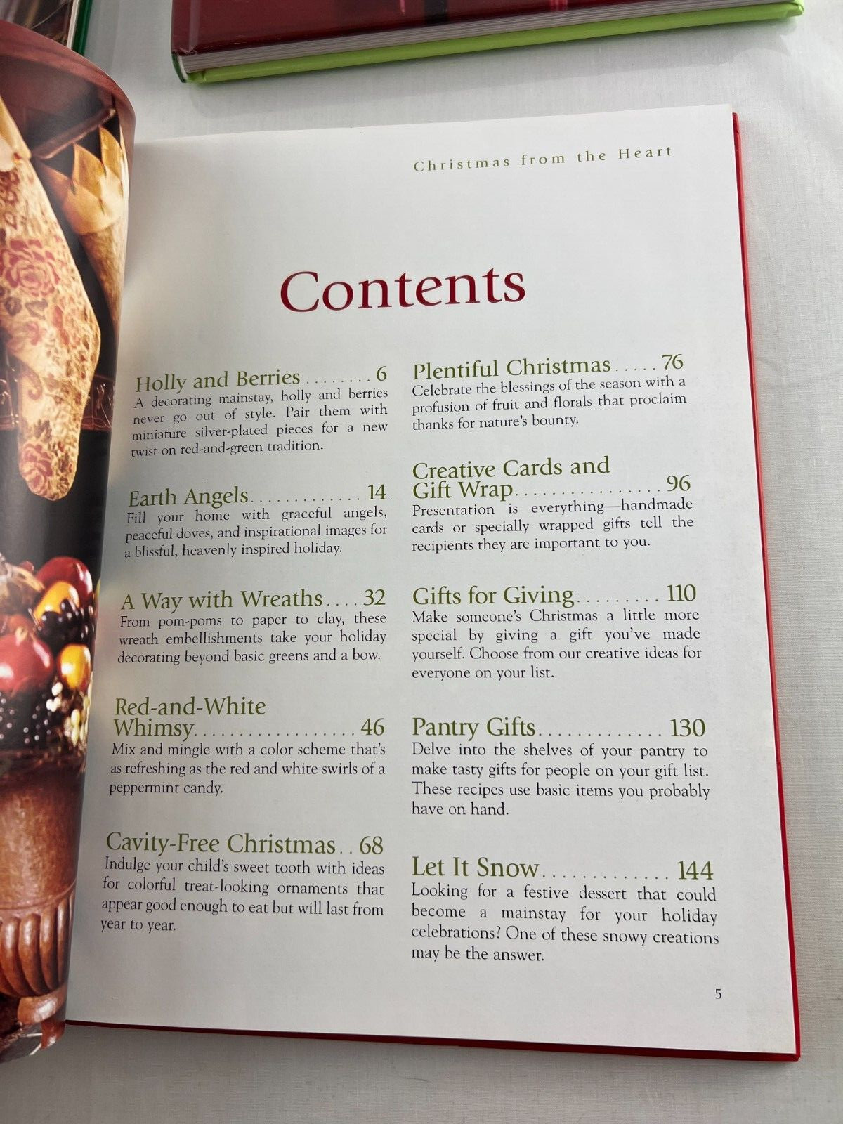 Lot Of 4 Better Homes and Gardens Hardcovers ChristmasTheme Crafts and Cookbook