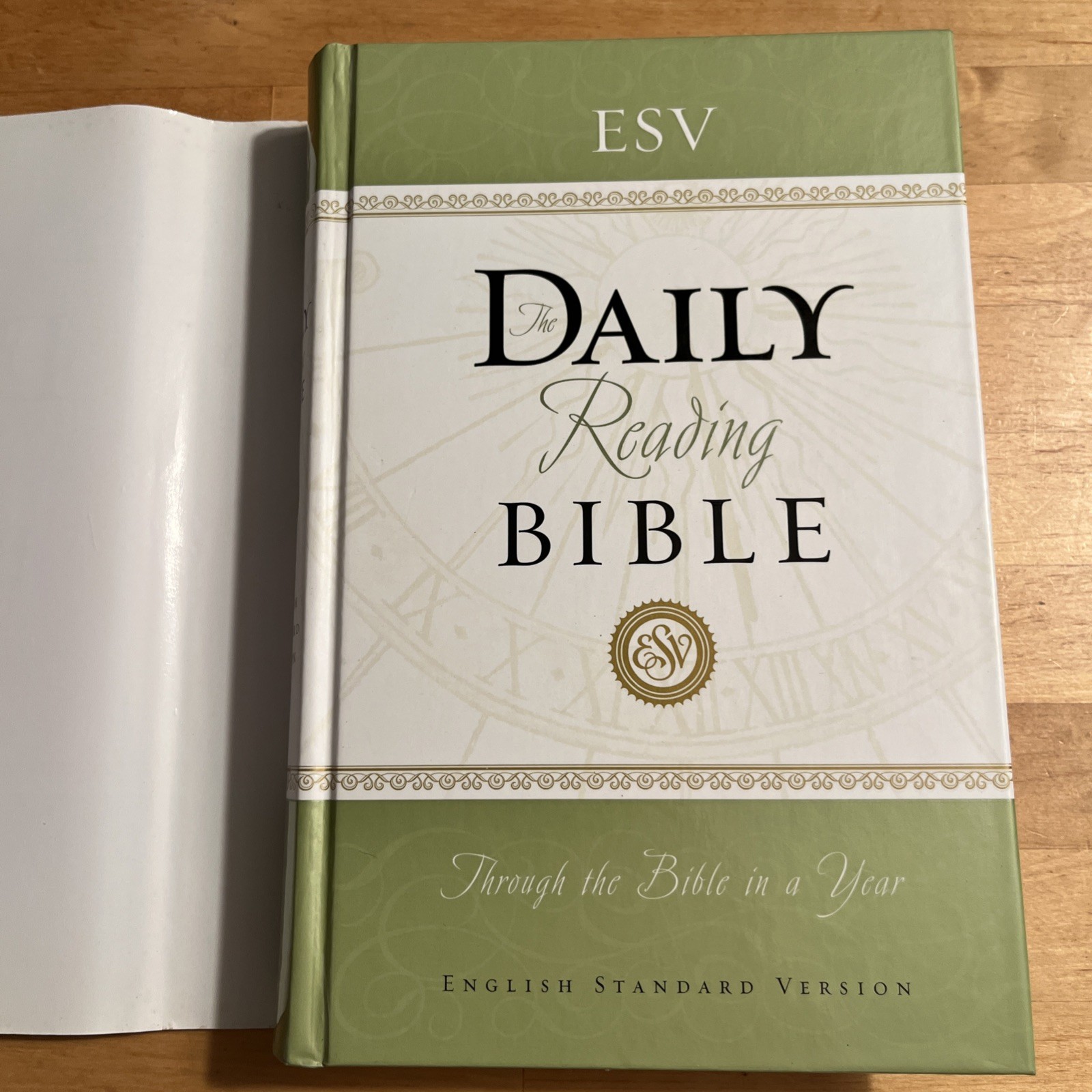 ESV Daily Reading Bible, Hardcover, Through The Bible In One Year – VERY GOOD