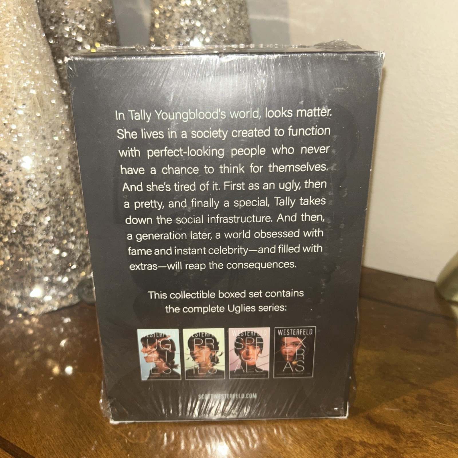 Scott Westerfeld Uglies Hardcover Box Set: Uglies Pretties Specials Extras