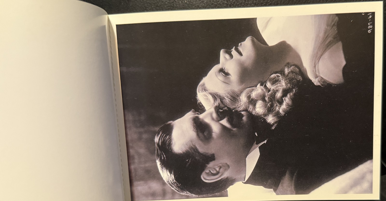Hollywood : The Glamour Years -A Book of 30 Oversized Postcards
