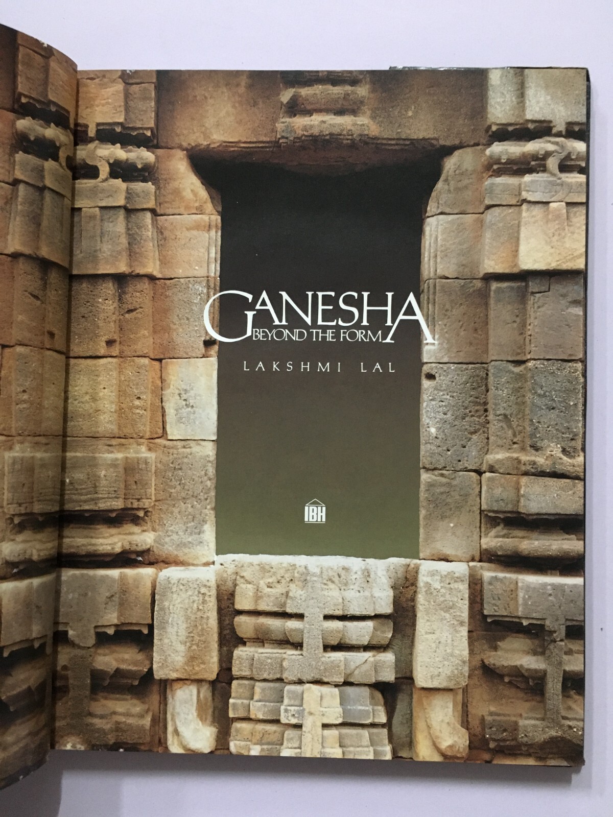 Lal, Lakshmi: Ganesha. Beyond The Form. Bombay, 1991. 101 Pages. Illus Hb
