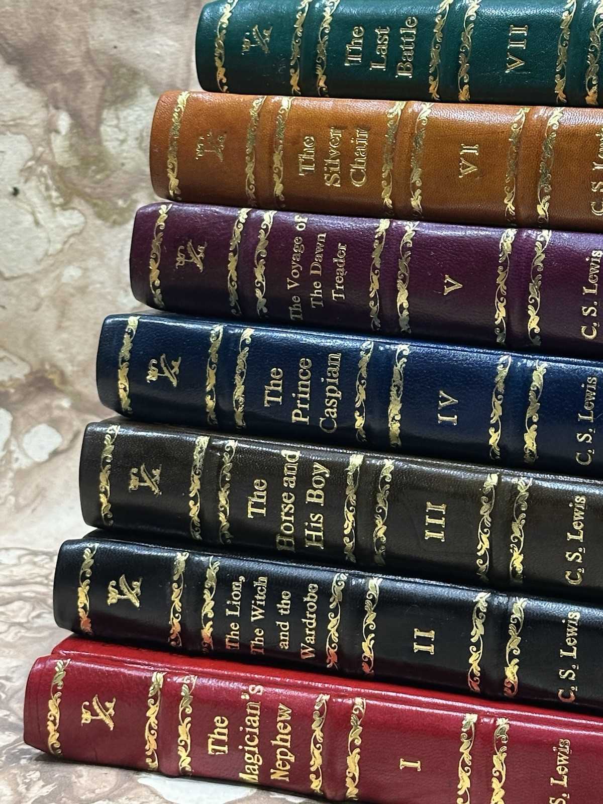 Chronicles of Narnia 7 Book C.S LEWIS Bookset Leather bound