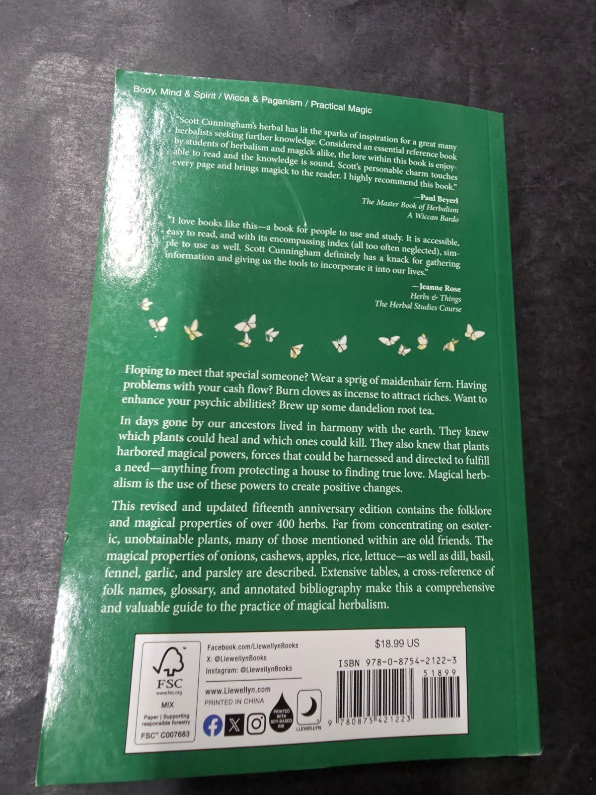 Cunningham’s Encyclopedia of Magical Herbs (Llewellyn’s Sourcebook Series)