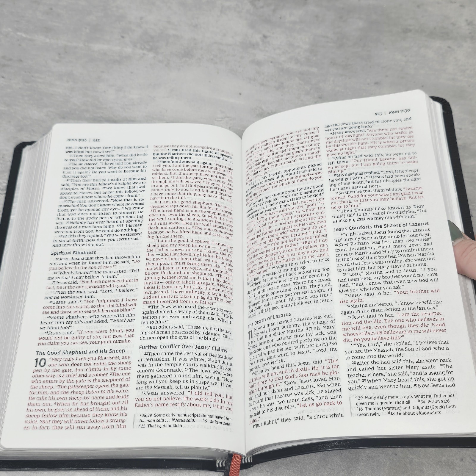 NIV Thinline Red Letter Edition Black Bible 2011 Zondervan Leathersoft Silver