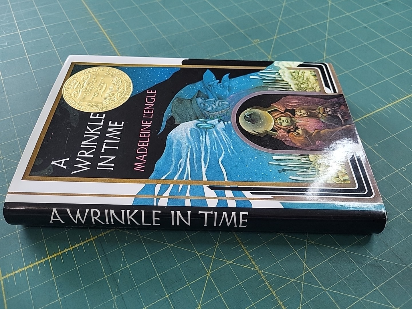 A Wrinkle in Time (A Wrinkle in Time Quintet) Hardcover – Madeleine L’Engle