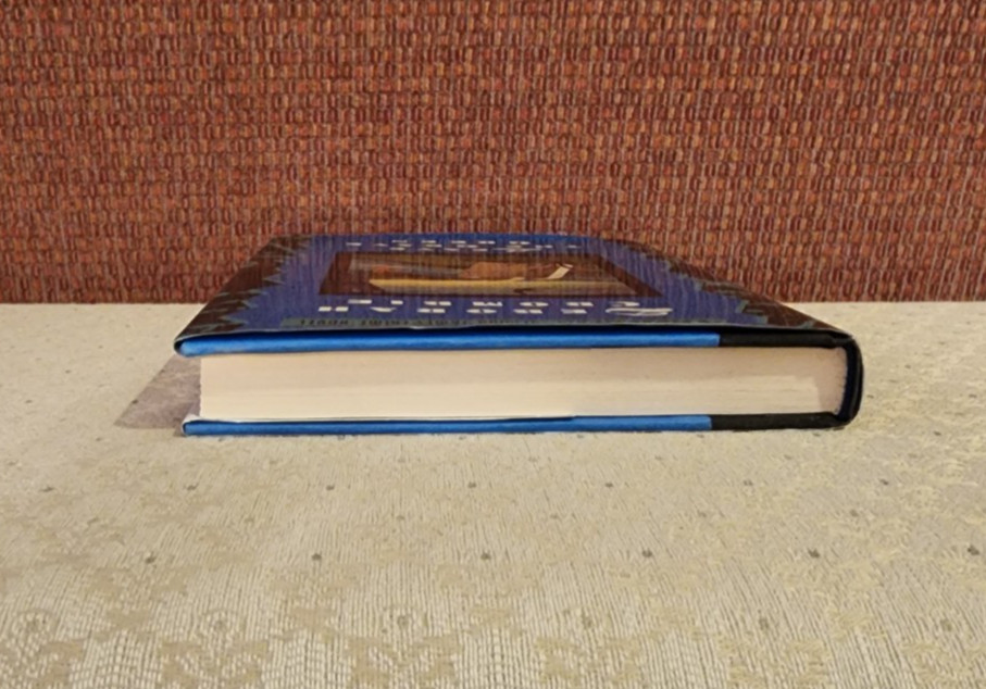 Leave the Grave Green by Deborah Crombie 1995 Hardcover W/ Dust Jacket – SIGNED