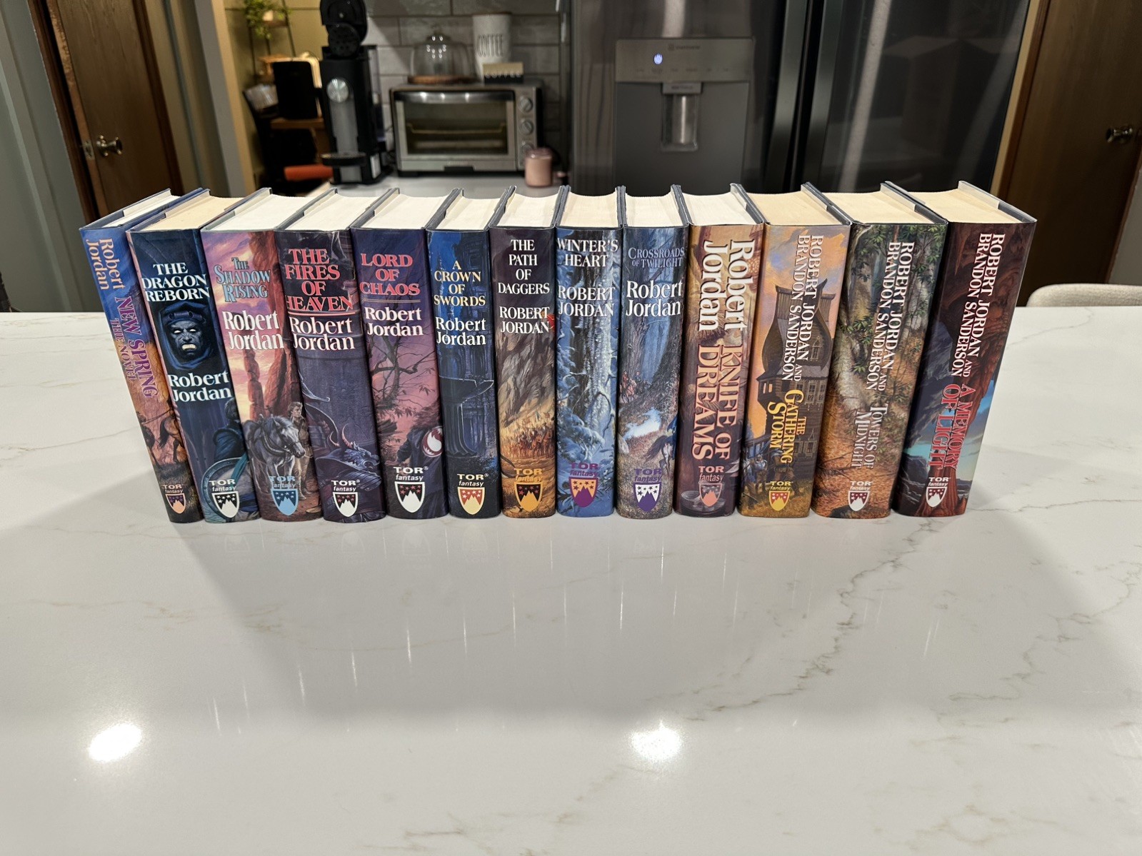 Robert Jordan THE WHEEL OF TIME HCDJ incomplete set – missing books 1 and 2