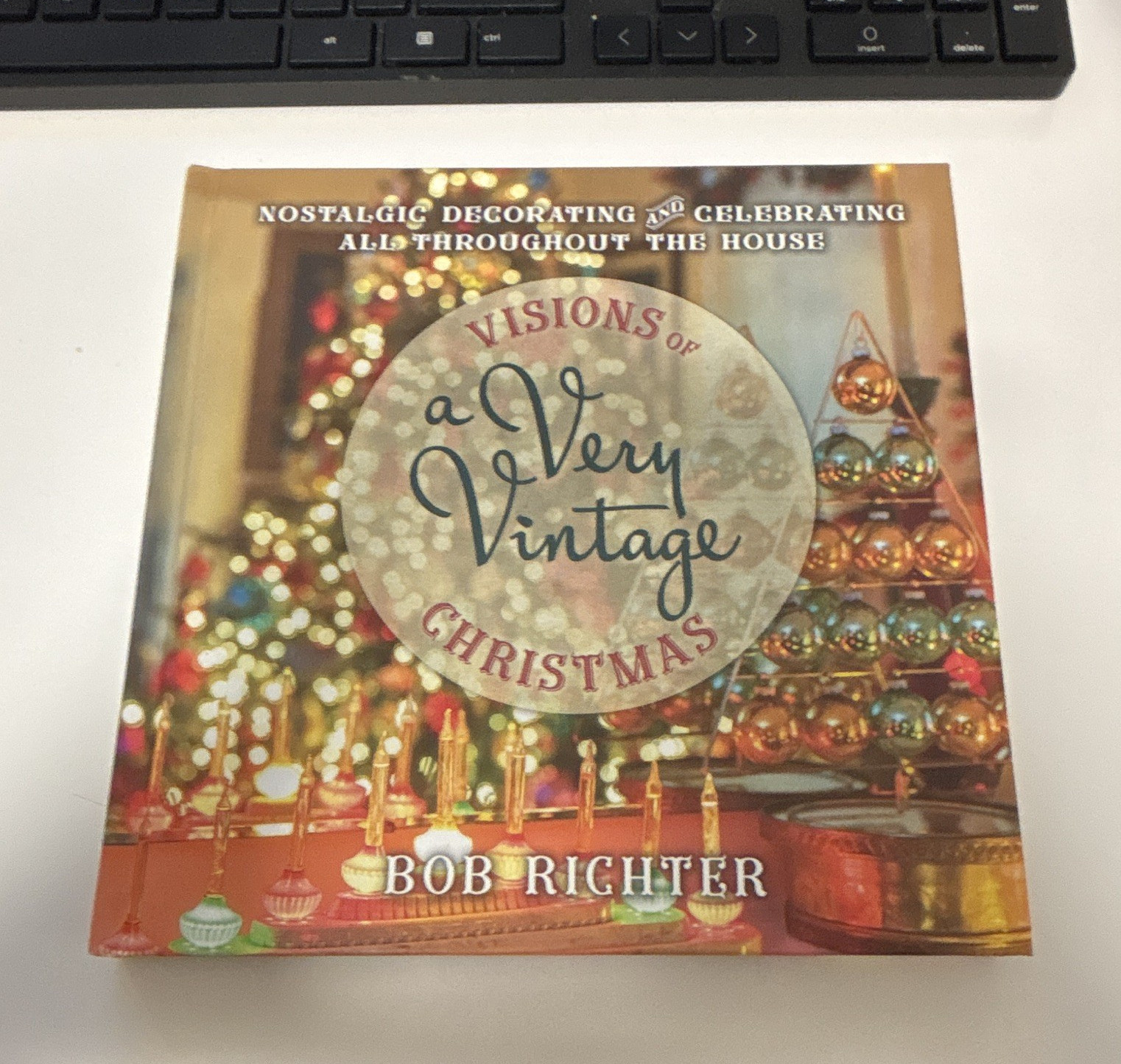 Bob Richter A Very Vintage Christmas Hardcover, Antiques & Collectibles, Globe