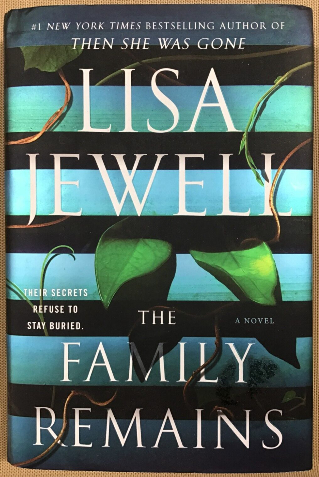 The Family Remains – by Lisa Jewell (Hardcover) NEW 📖