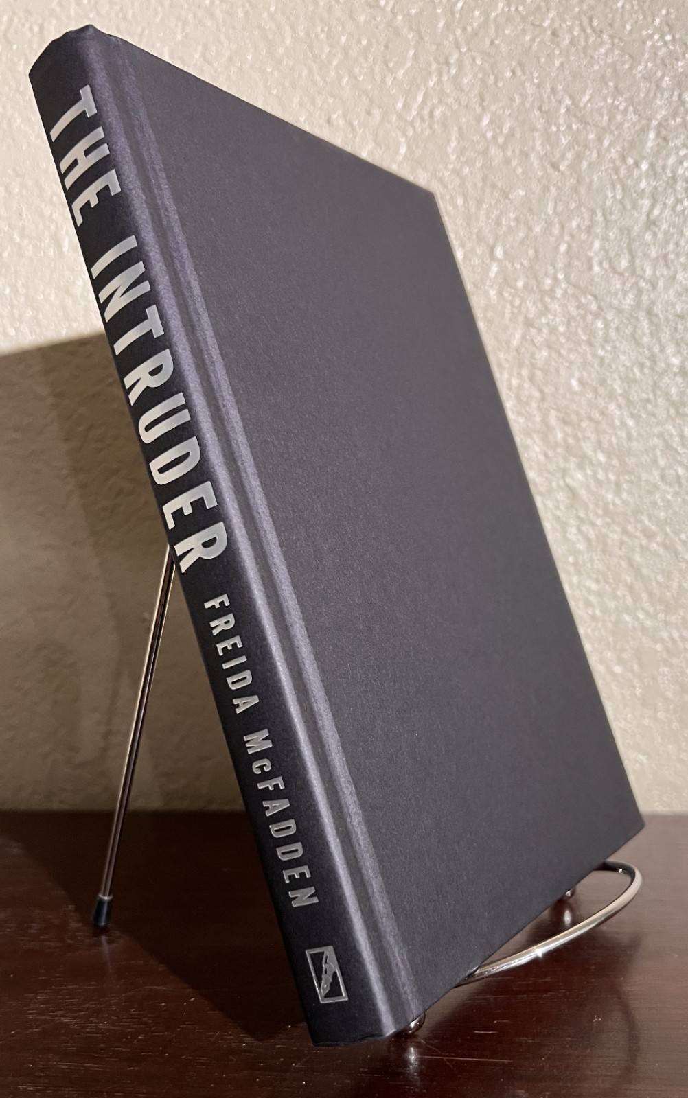 THE INTRUDER by Freida McFadden (2025, Hardcover) 1st/2nd – Sprayed Edges Deluxe