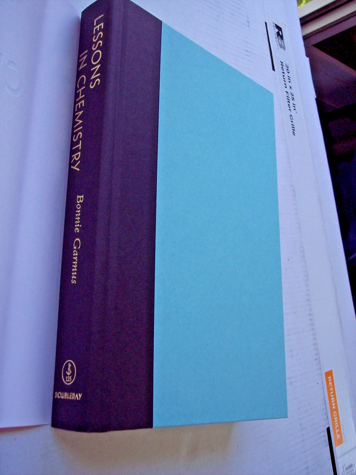 Lessons in Chemistry by Bonnie Garmus HC 2022 1st edition