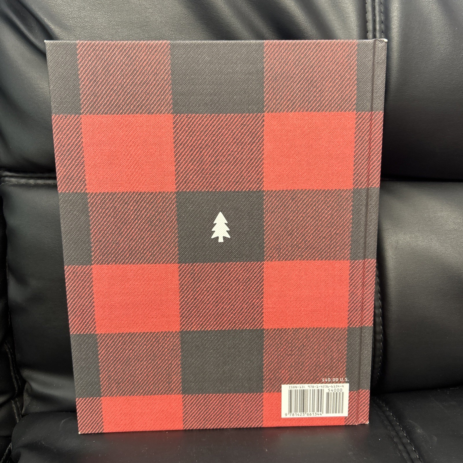 Lodge: An Indoorsy Tour of America’s – Hardcover, by Humphrey Max – VG