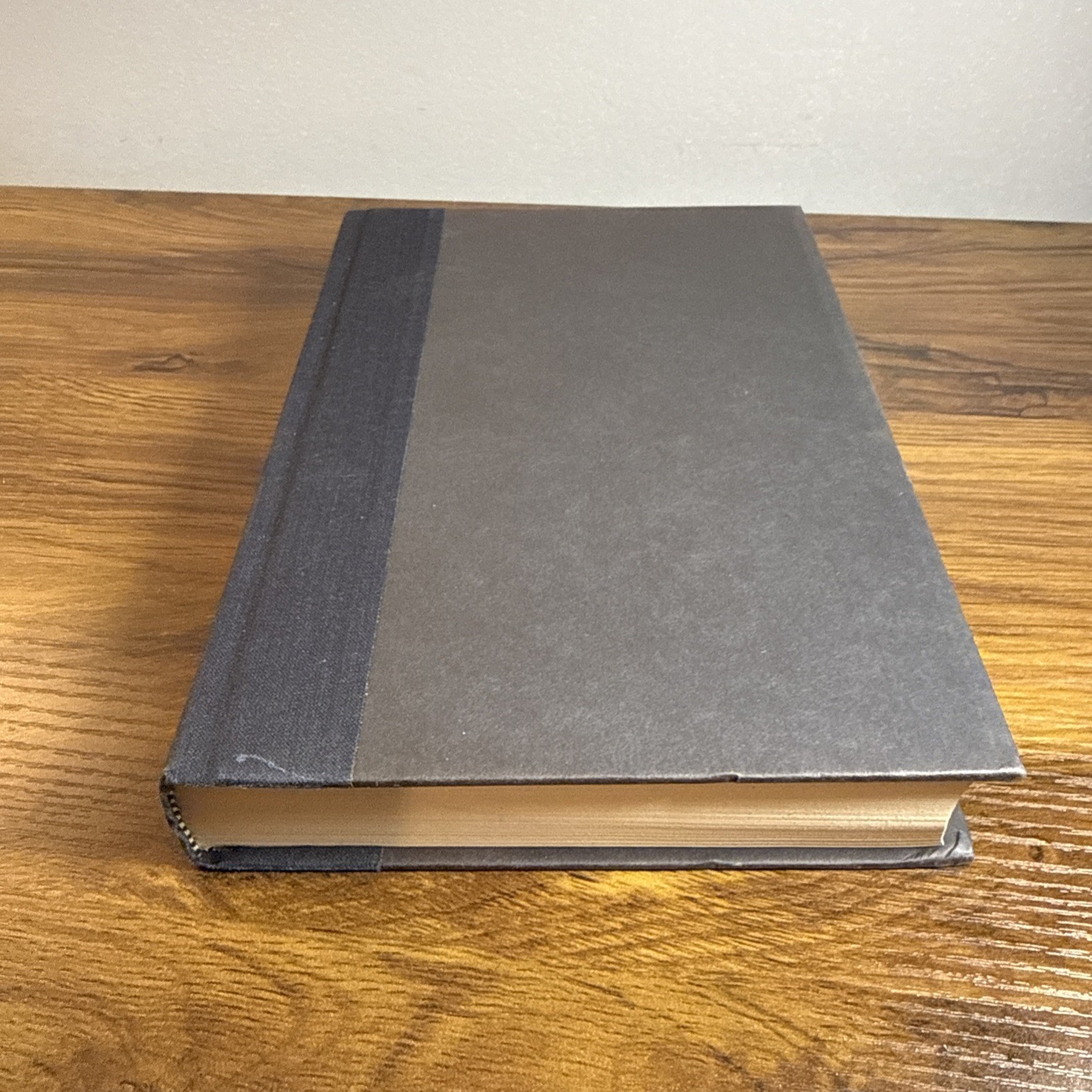 The Cat Who Walks Through Walls – Robert A. Heinlein 1985 1st Edition HC/DJ