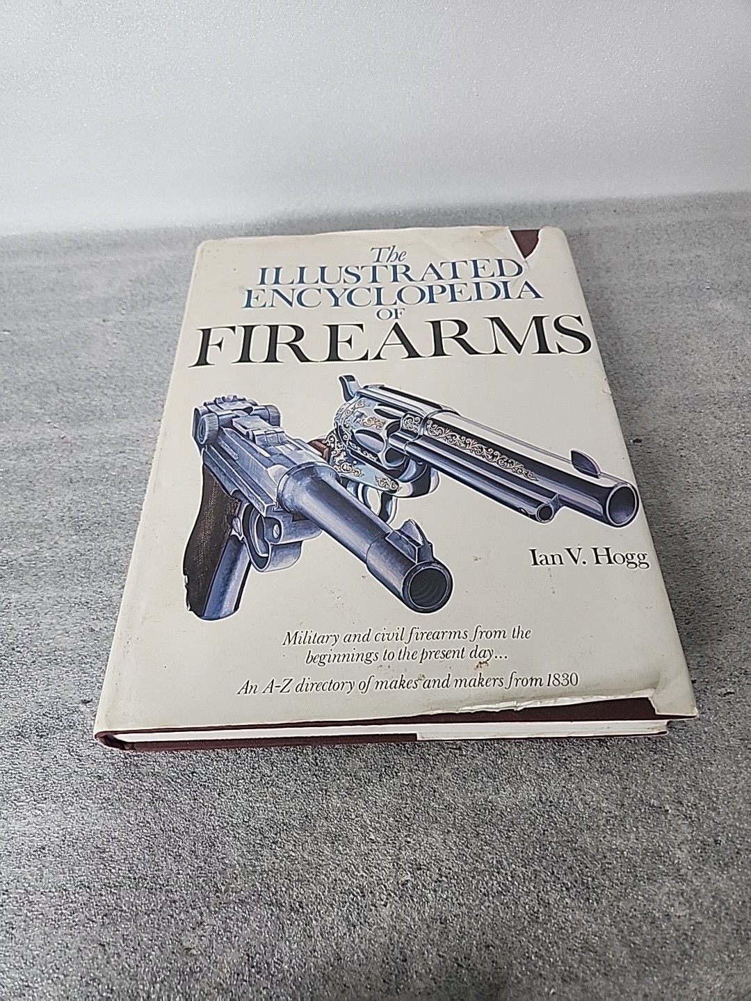 The Illustrated Encyclopedia of Firearms Ian V Hogg 1978