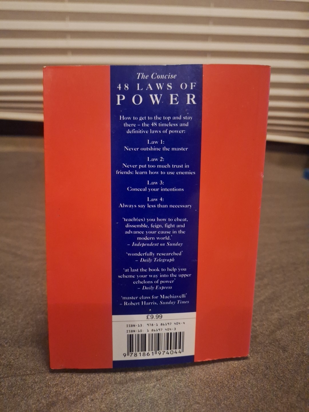The Concise 48 Laws Of Power (The Robert Greene Collection)