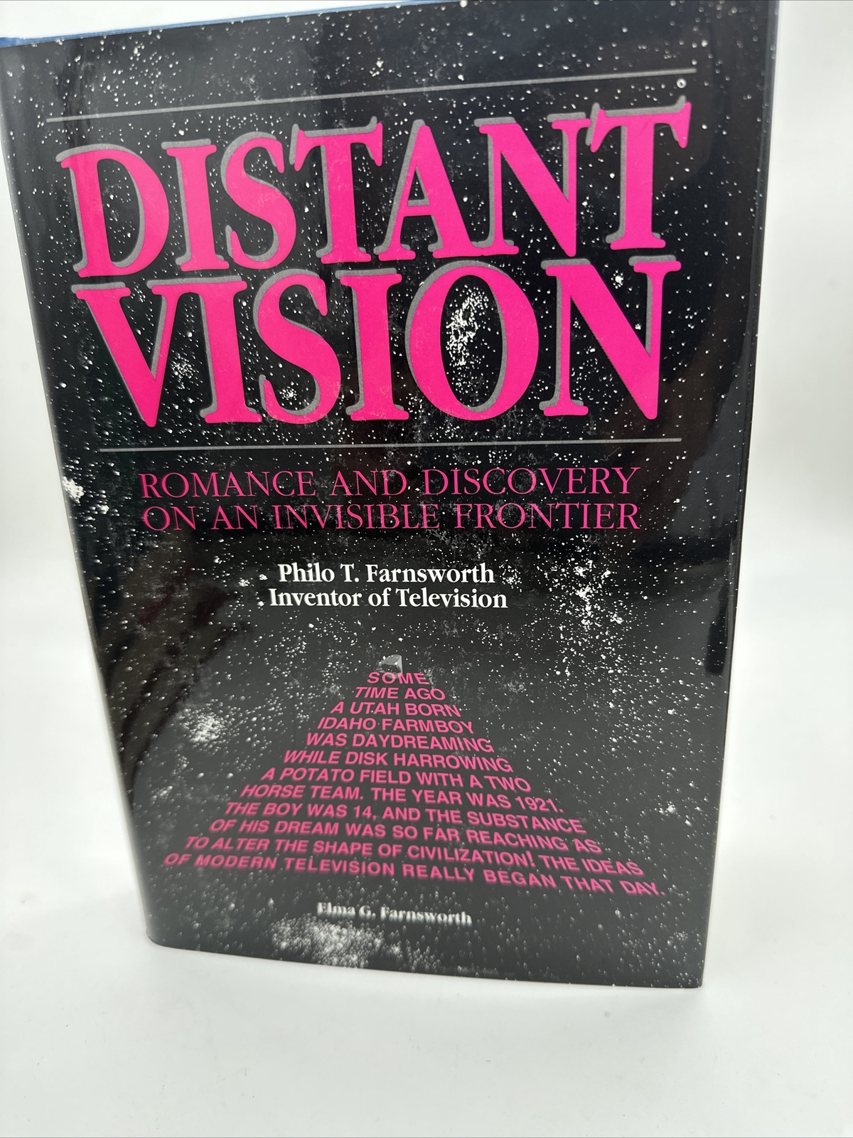 DISTANT VISION: ROMANCE AND DISCOVERY OF AN INVISIBLE By Elma G. Farnsworth NEW