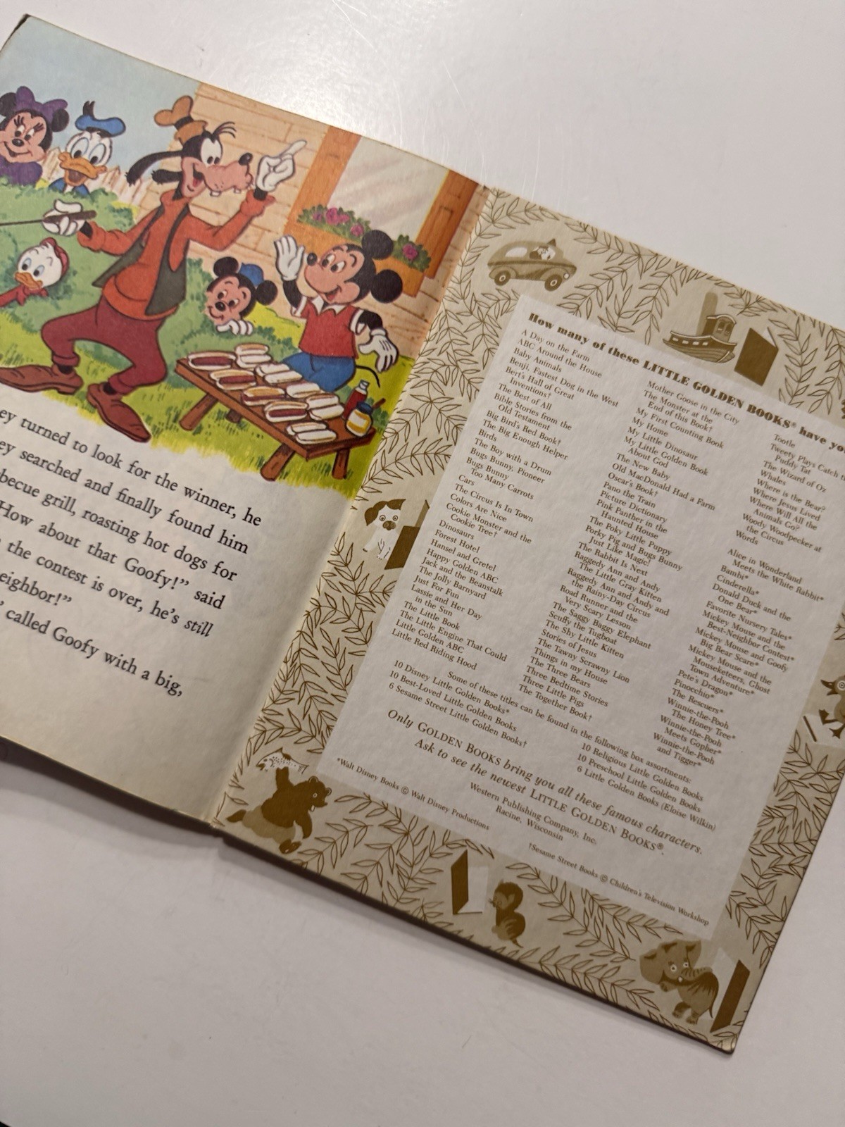 Walt Disney Mickey Mouse Best-Neighbor Contest Little Golden Book 1980 VTG