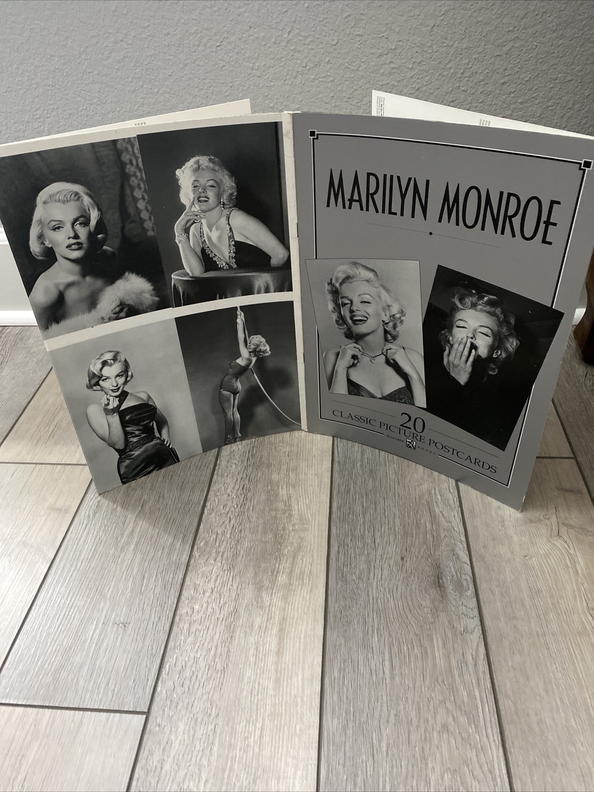 Vintage Marilyn Monroe 20 Classic Picture Postcards Book Seafarer Rare Complete