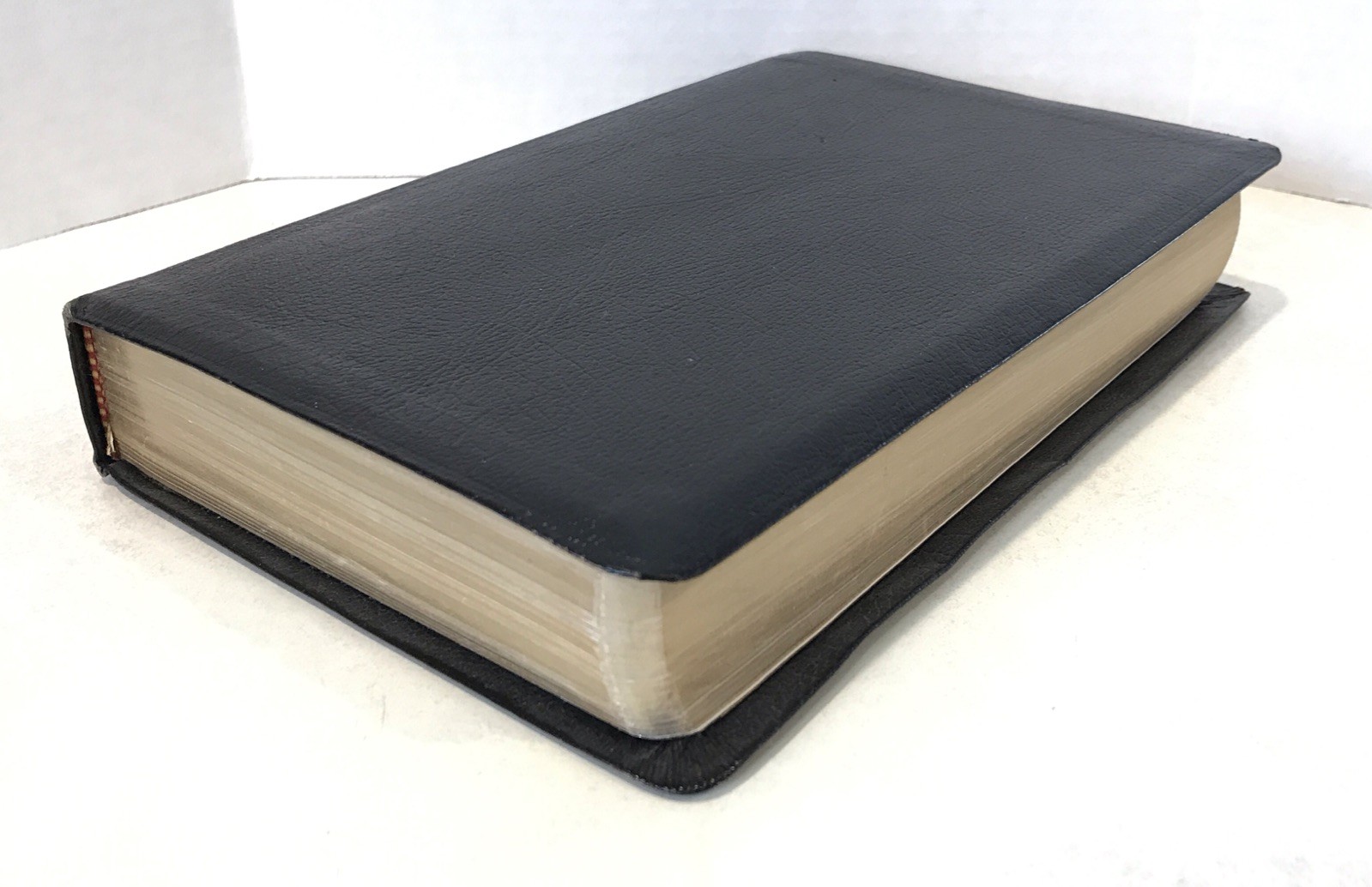 The New OPEN Holy Bible NKJV Reader’s Edition Nelson 1453 Black Bonded Leather
