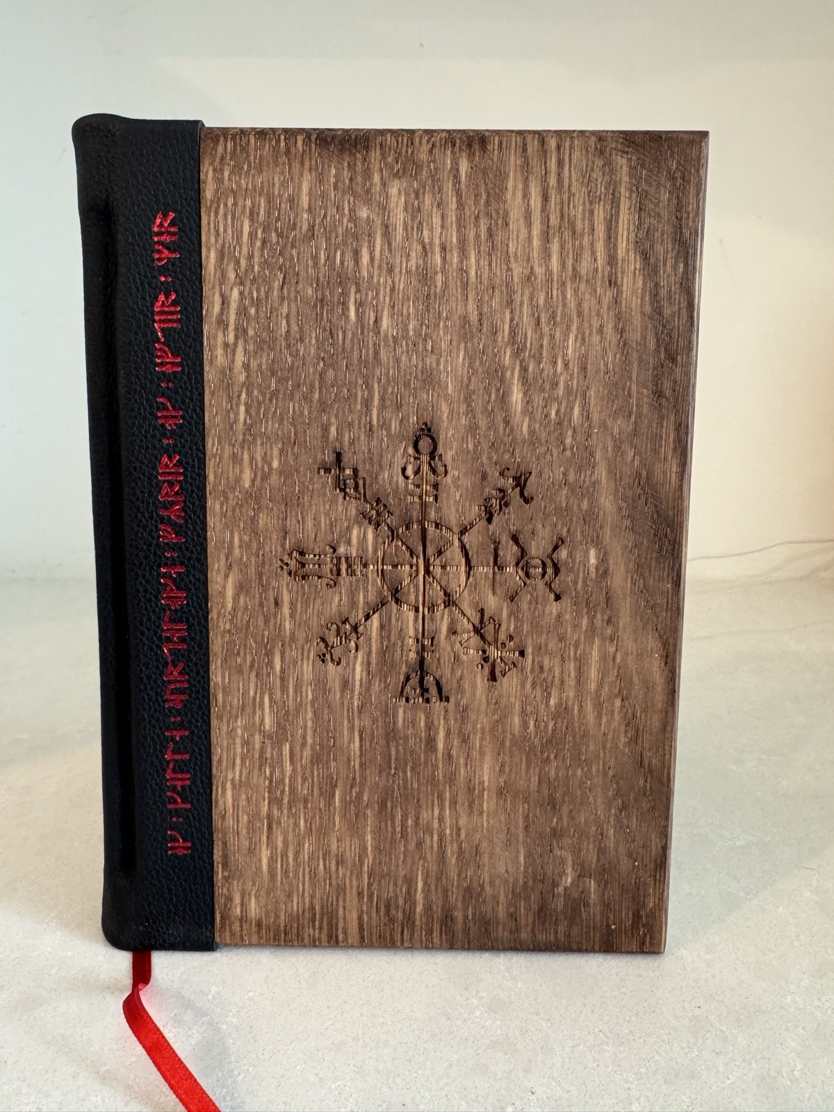 Ginnrúnbók Ljóssál Loðursson – Limited Deluxe Edition #75/81 Ash Wood Cover