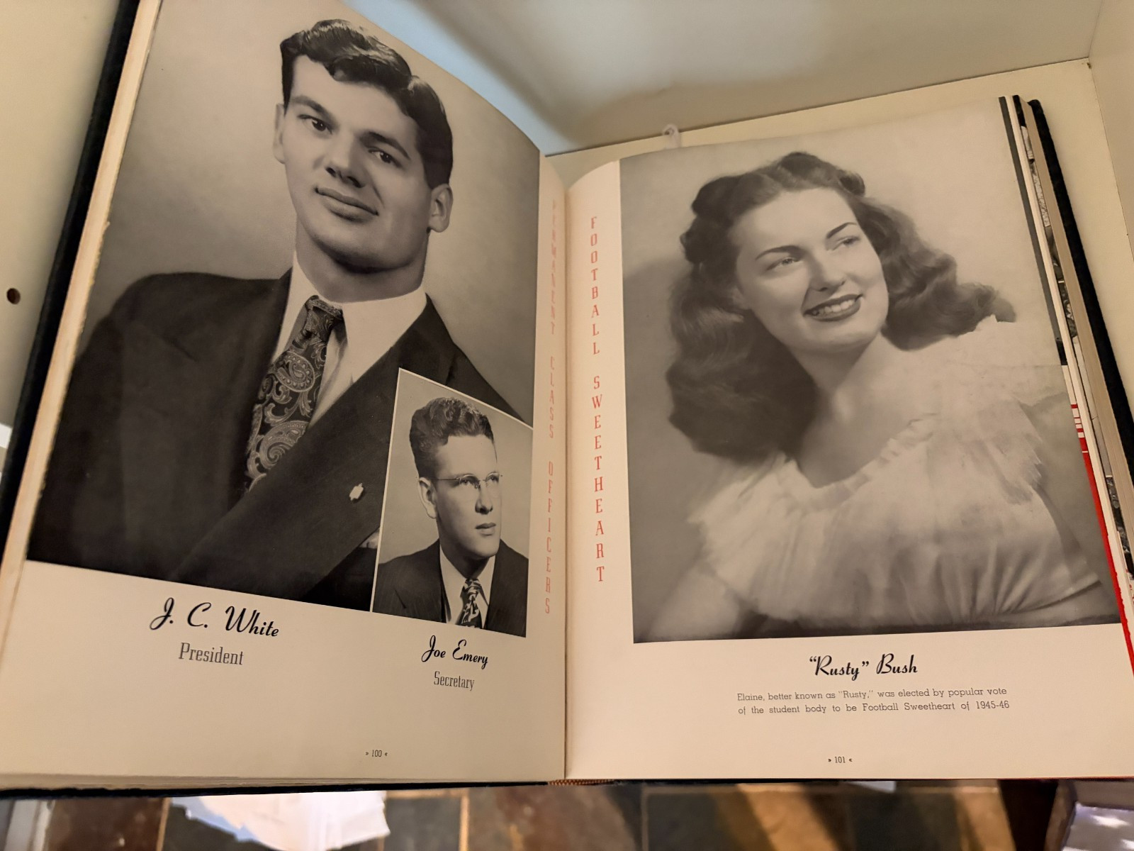 THE 1946 ROUND-UP BAYLOR UNIVERSITY YEARBOOK rare WWII Governor Ann Richards VG