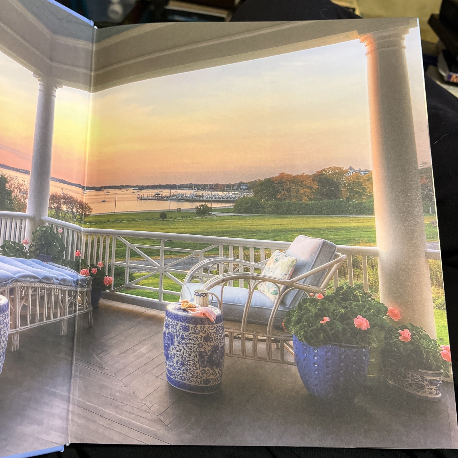 SUMMER HOUSES BY THE SEA: THE SHINGLE STYLE By Bret Morgan – Hardcover EXCELLENT
