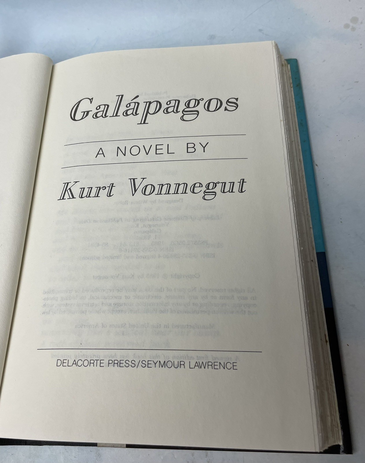 GALAPAGOS, A Novel by Kurt Vonnegut First Edition, 1985 Hardcover Dust Jacket