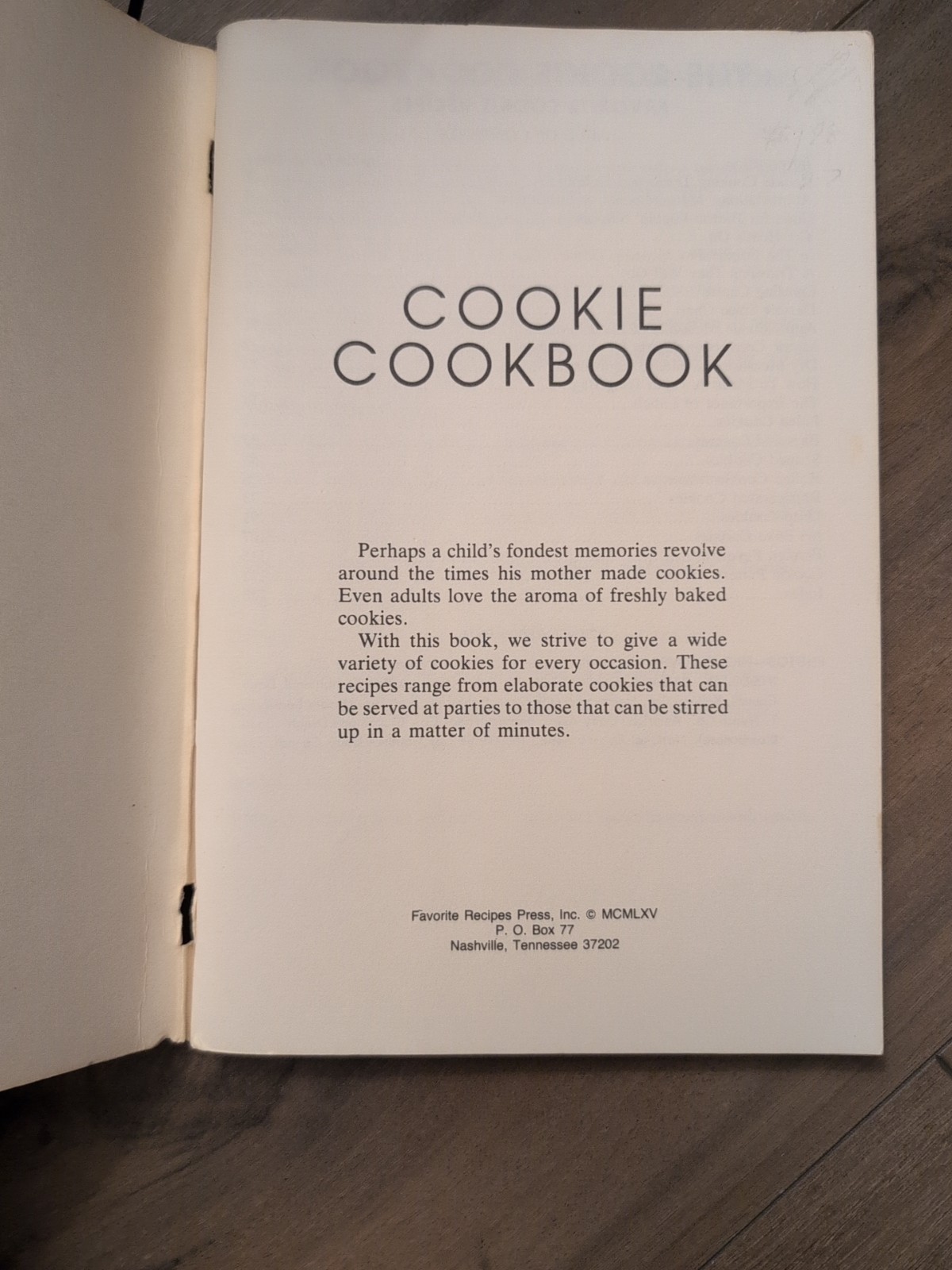 Cookie Cookbook Over 500 Recipes VINTAGE 1965 Paperback 124 pages VERY GOOD