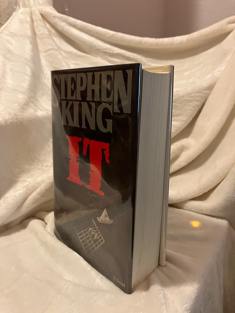 IT Stephen King (DT Gunslinger) Viking 1st Ed/1st Print Viking 1986 $22.95 NF/F