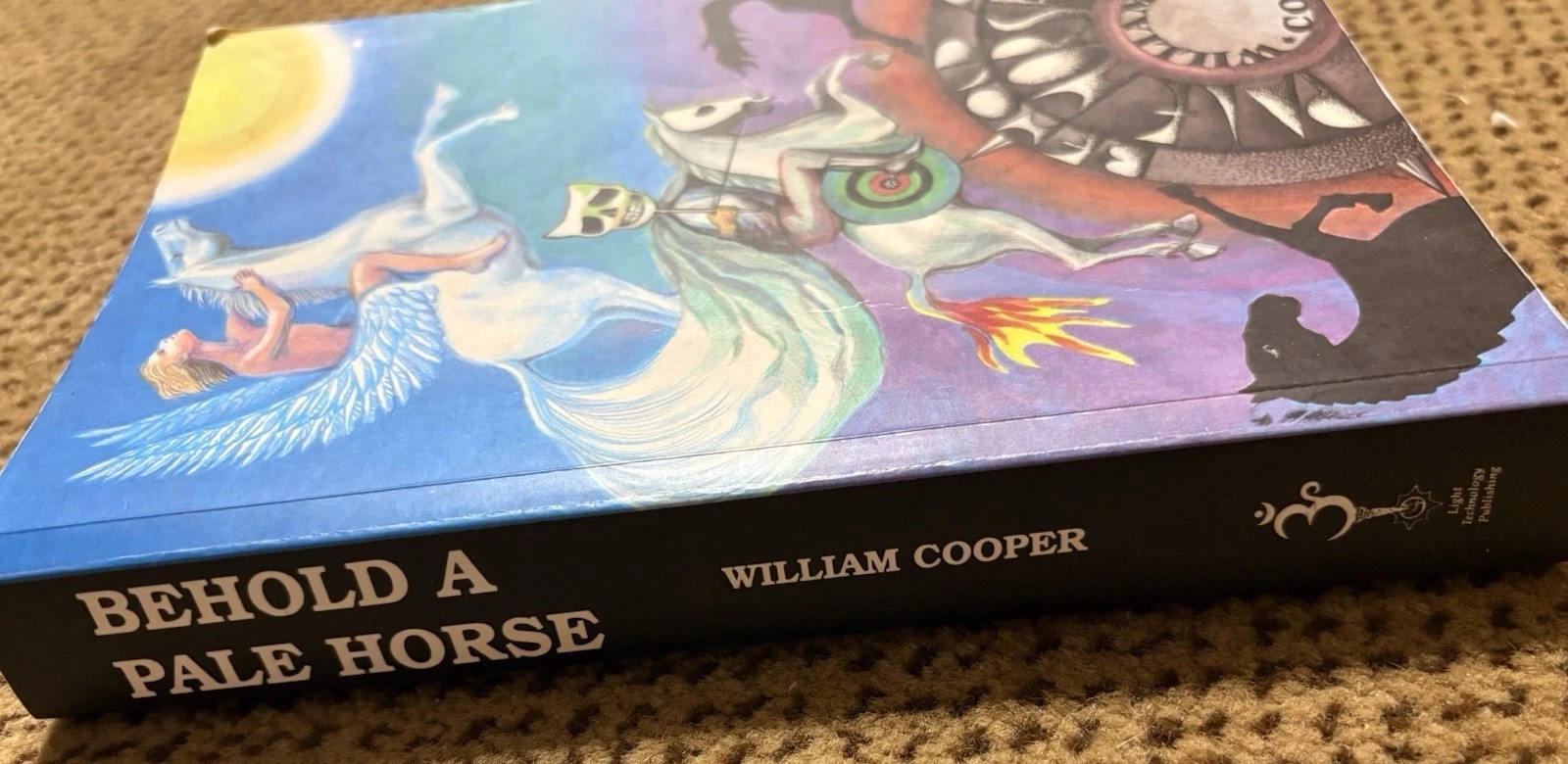„BEHOLD A PALE HORSE“ William Cooper PB – 1991 – 500 pages Conspiracy Theory
