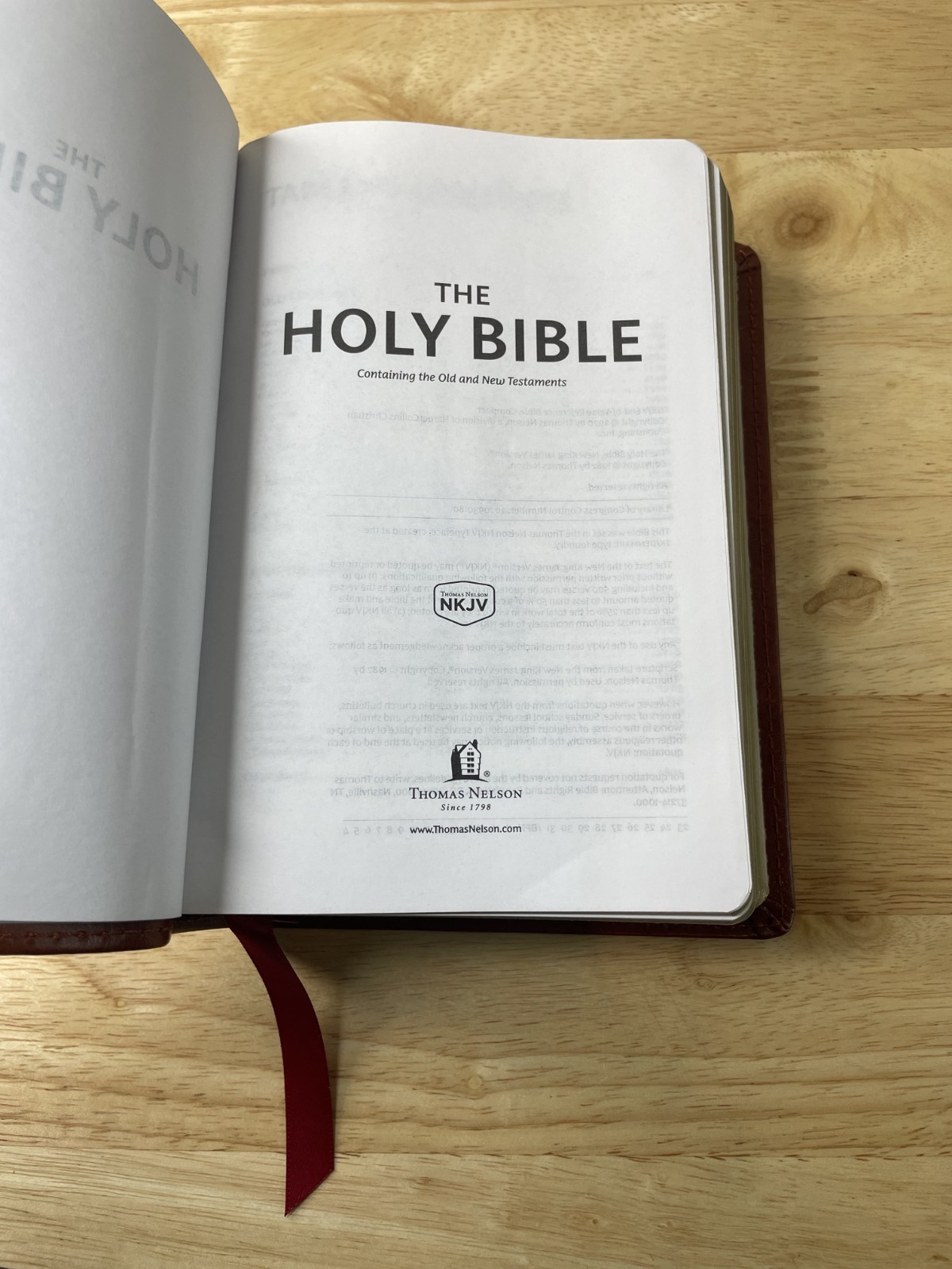 NKJV Holy Bible Thomas Nelson Brown Leathersoft Gilt Edges 2 Ribbons 2020