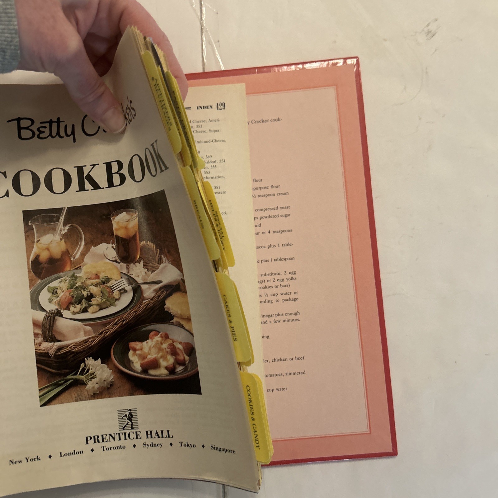 Betty Crocker 40th Anniversary 5 Ring Binder Hardcover Cookbook 432 Pages 1991