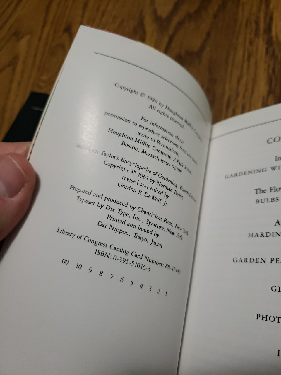 Taylor’s Pocket Guides to Old-Fashioned Roses & Bulbs for Summer 1989 Paperbacks