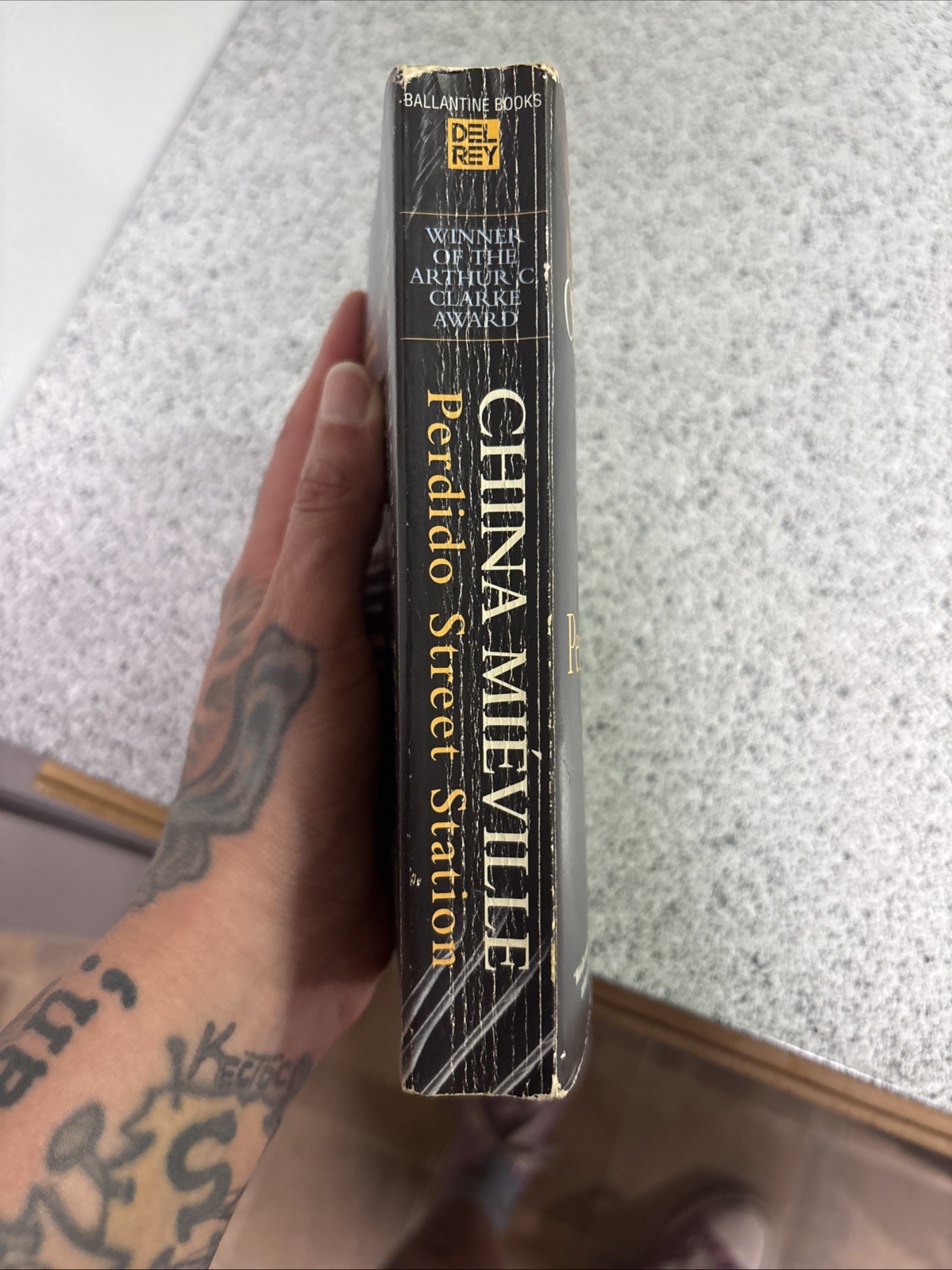 Perdido Street Station by China Miéville (2003, Mass Market)