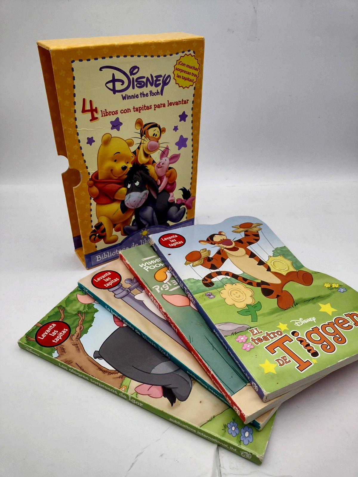 DISNEY WINNIE THE POOH Biblioteca de libros con tapitas – PACK 4 – Hardcover