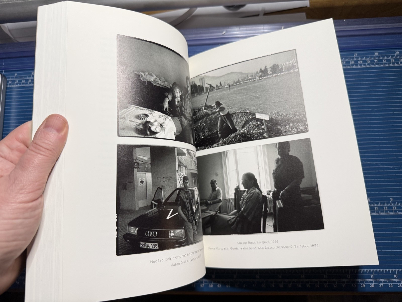 ANNIE LEIBOVITZ SIGNED At Work Hardcover Revised & Updated Edition autograph