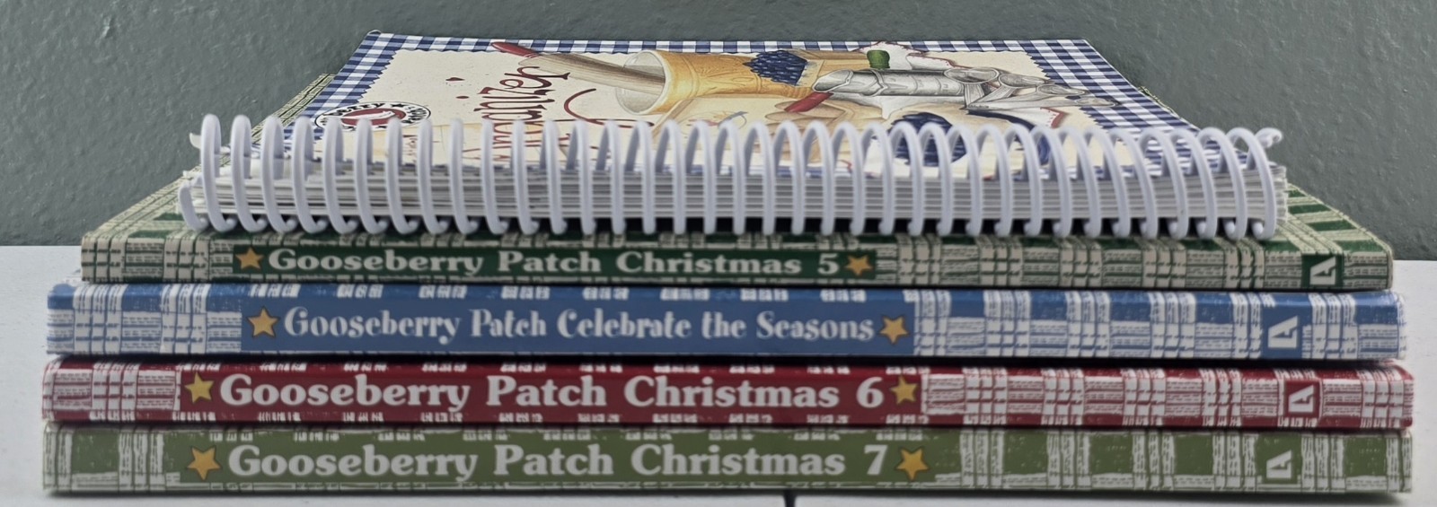 Lot of 5 Gooseberry Patch Cookbooks & Crafts w/ Organizer Hardcover & Paperback
