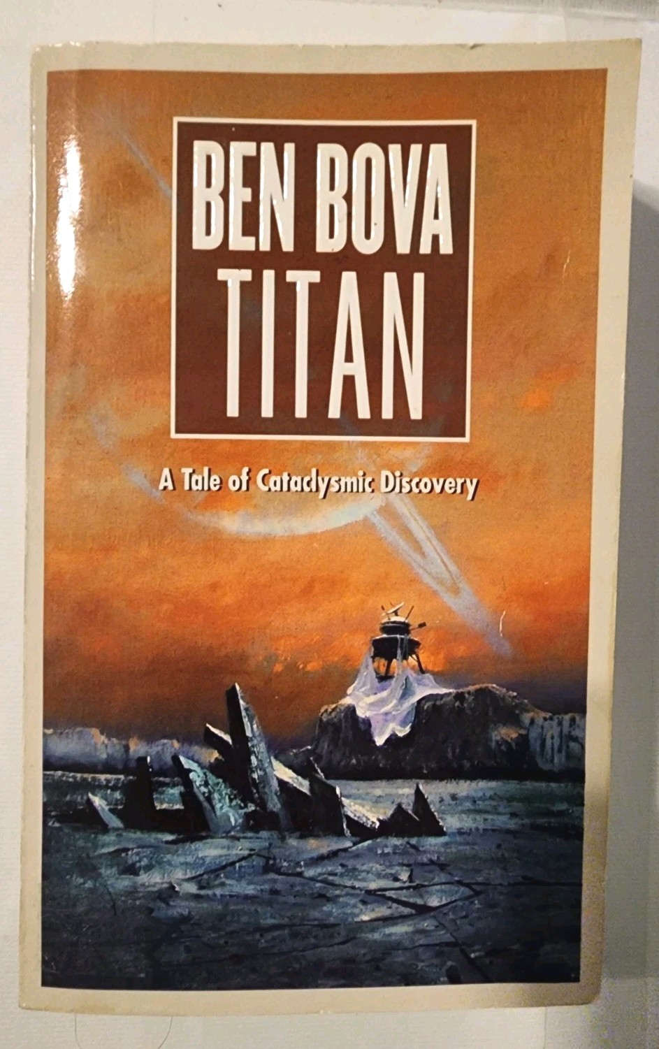 Ben Bova: Titan
