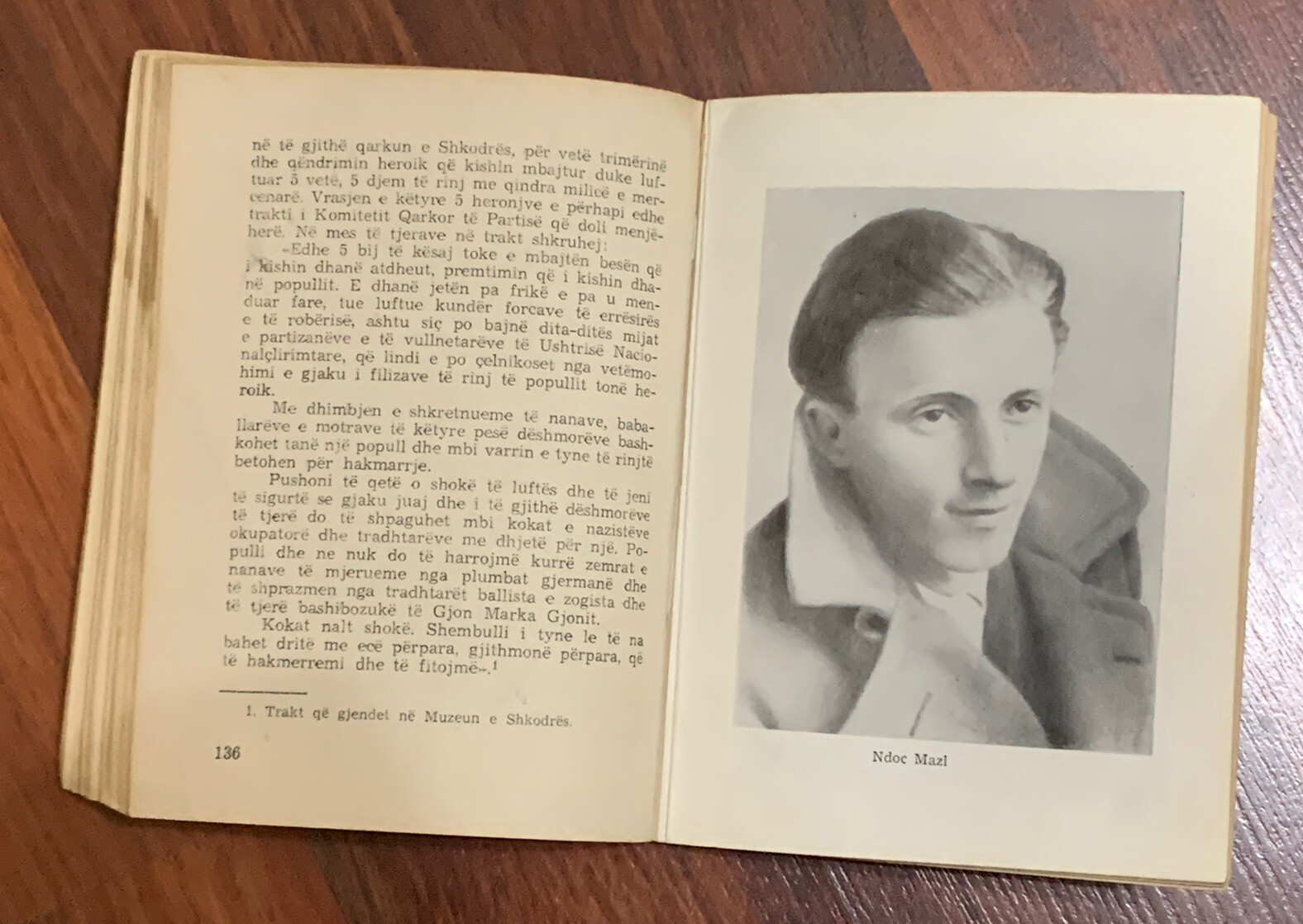 OLD ALBANIAN BOOK-VITE TE VESHTIRA-SEIT BUSHATI-1982-COMMUNISM TIME-174 Pages
