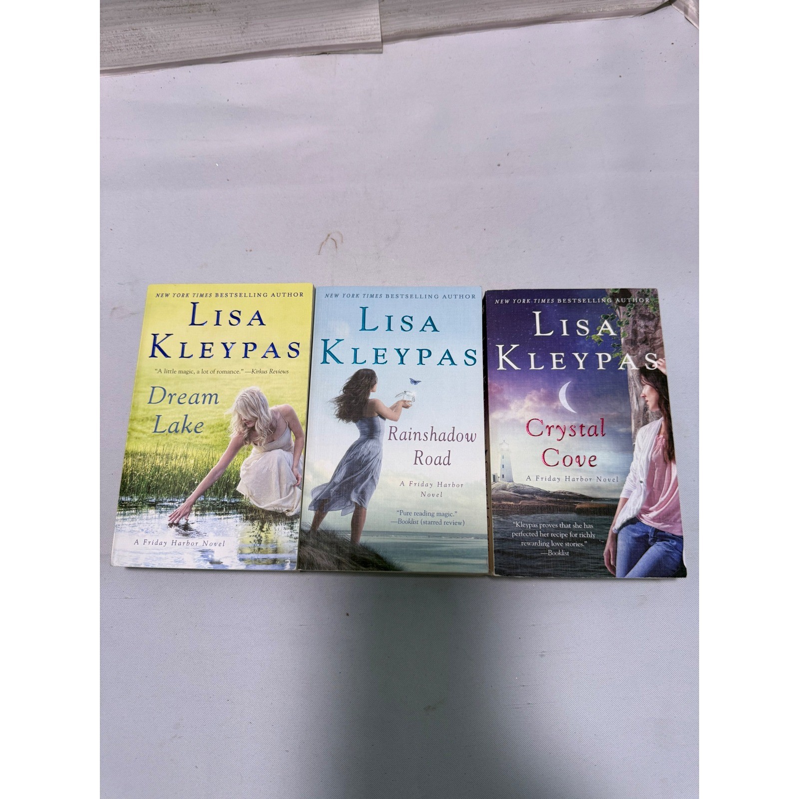 Lisa Kleypas Friday Harbor 3 Book Lot Rainshadow Road Dream Lake Crystal Cove PB