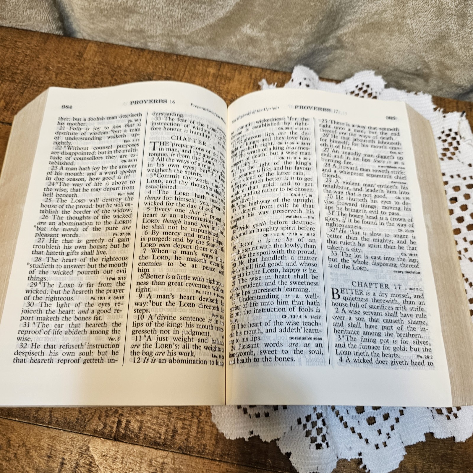 HOLY BIBLE Large Print REVELATION SEMINARS 1976 Paperback KJV