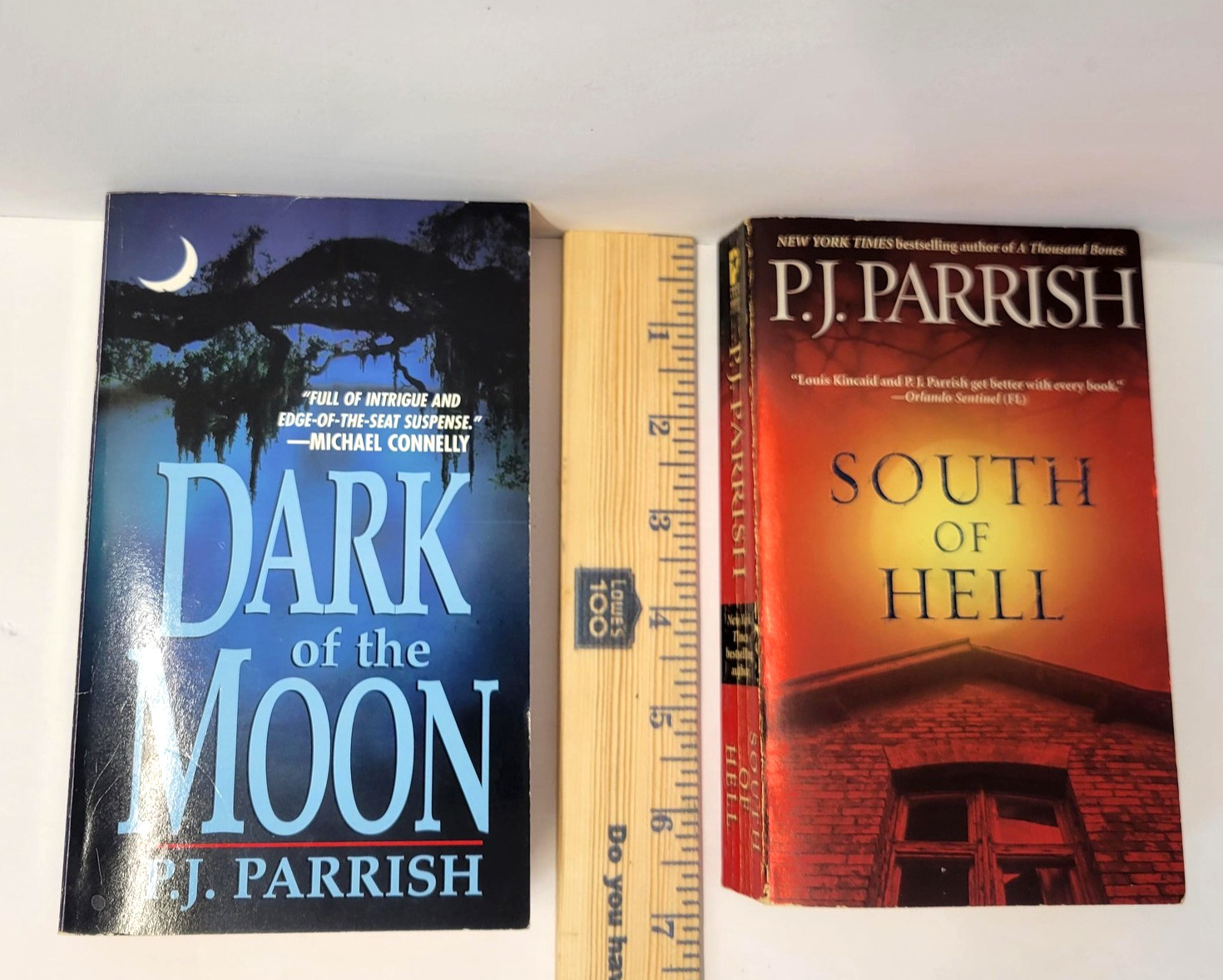 Dark Of The Moon & South Of Hell P.J. Parrish 2 Mass Market PB Lot Crime Mystery
