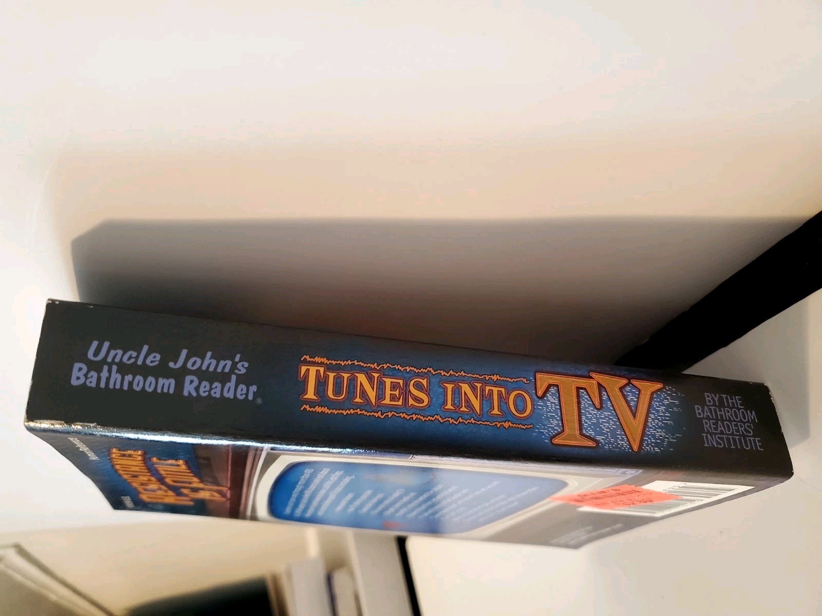 Uncle John’s Bathroom Reader „Tunes Into TV“ Book, (2011), (504 Pages)