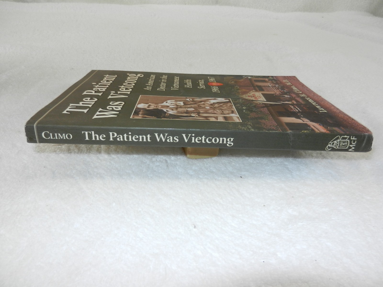 VIETNAM 1966-1967 US Army doctor treats civilians „THE PATIENT WAS VIETCONG“